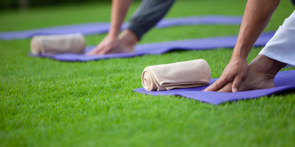 7 Powerful Benefits of Outdoor Yoga (5)