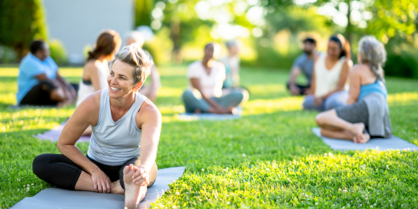 7 Powerful Benefits of Outdoor Yoga (5)