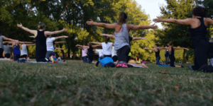 7 Powerful Benefits of Outdoor Yoga (5)