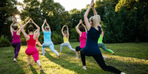 7 Powerful Benefits of Outdoor Yoga (5)